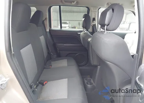 2010 Jeep Patriot Sport z USA, uszkodzony, nr VIN 1J4NF2GB5AD552895